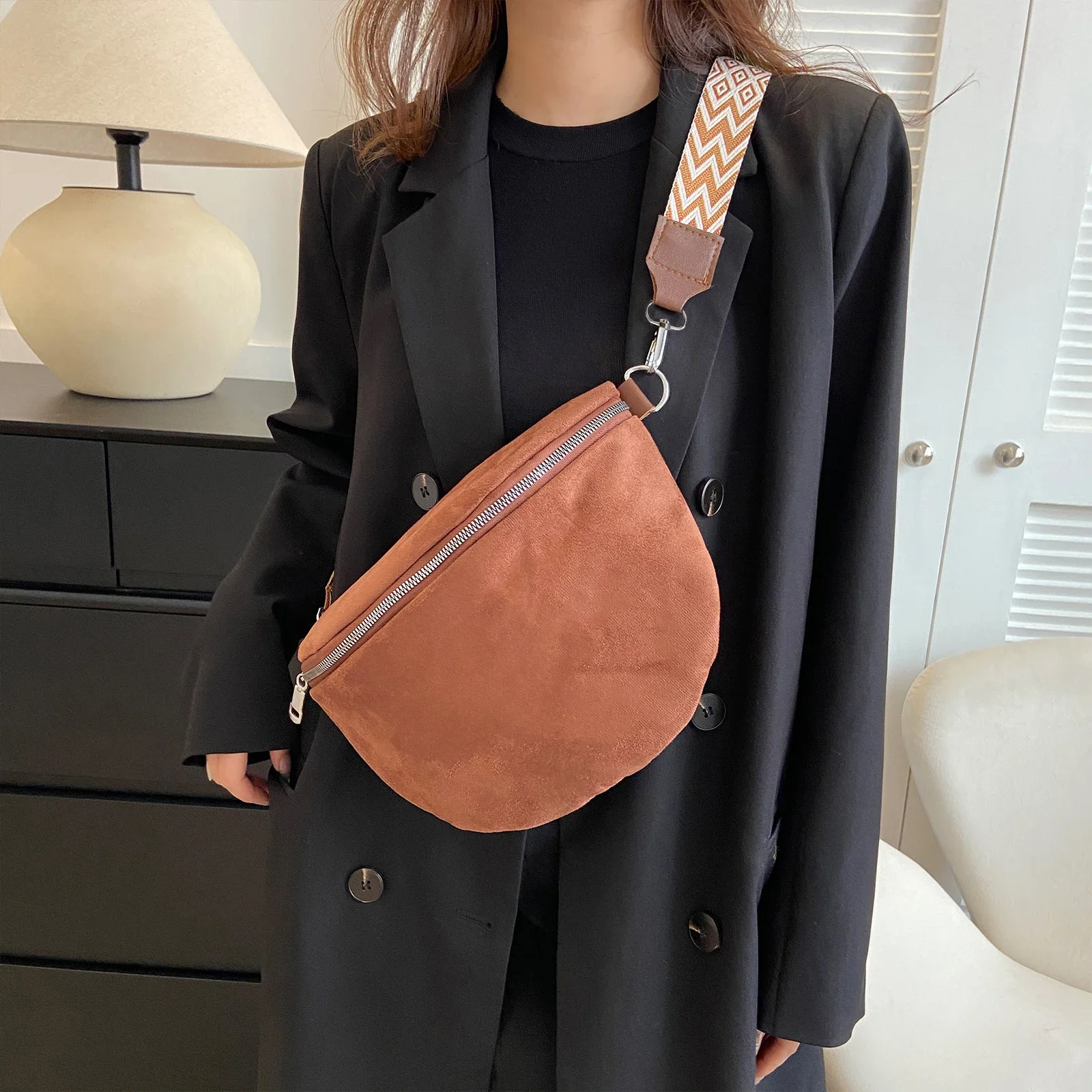 Women Chest Bag Half Moon Crossbody Bag Fashion Waist Bag Sling Belt Bag Chest Pack Purse Shopper Bag Brand Luxury Shoulder Bag