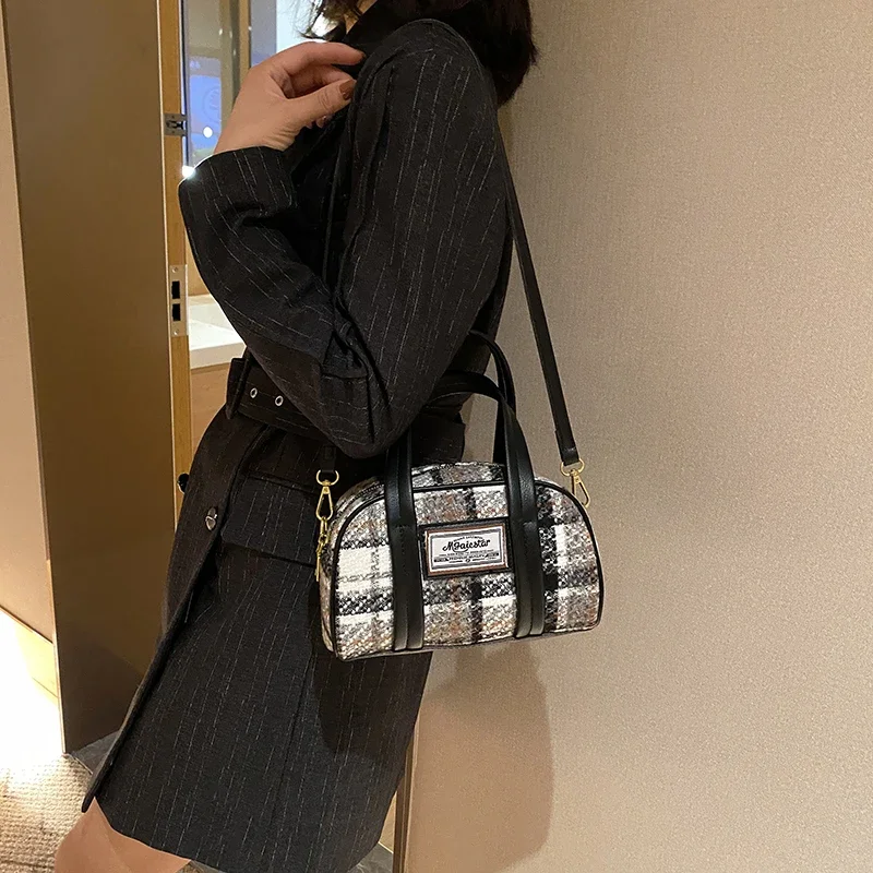 

Woolen Cloth Women's Bag 2025 Spring Luxury Designer Handbag Houndstooth Shoulder Cross Bag Plaid Tote Bag Black Bowling Bag Y2K