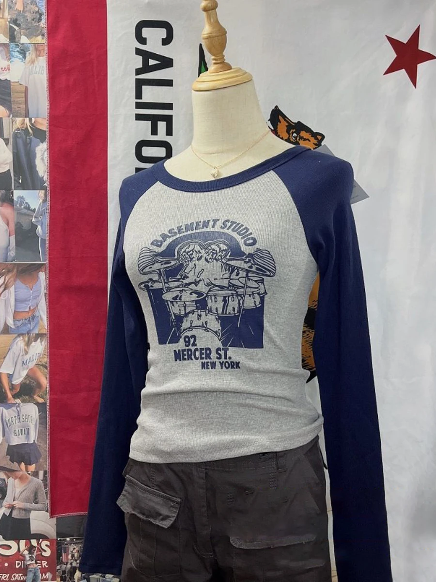 

Женская футболка с длинным рукавом, круглым вырезом и принтом в виде барабана