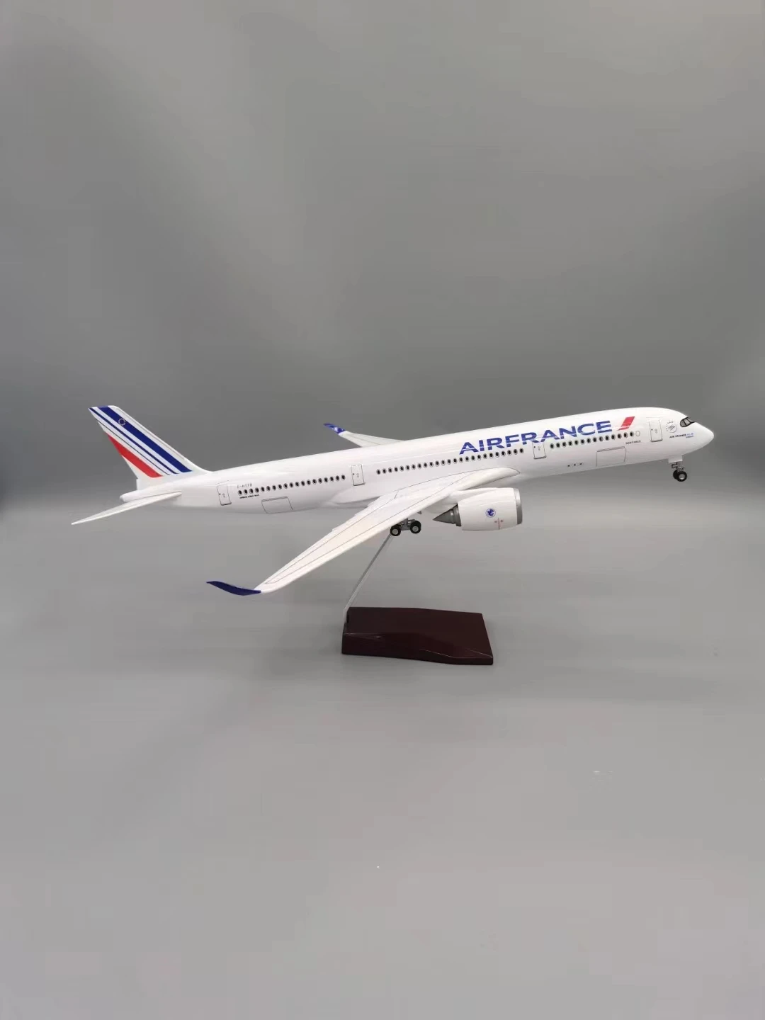 

47CM 350 Air France Model Plane Resin Die-cast Miniature Airplane for Collection Christmas Gifts with Landing Gear Wheels Light