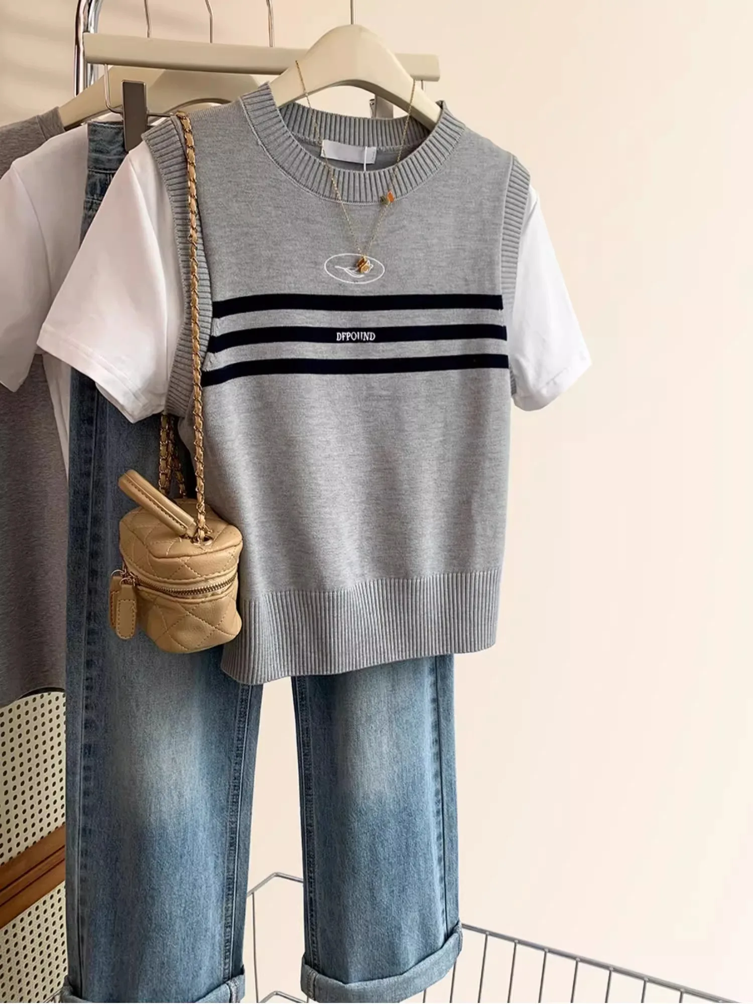 루즈 니트 또는 스웨트 티셔츠 여성 여름 디자인 감각 패션 탑 페이크 투피스 패치워크 슬리밍 효과