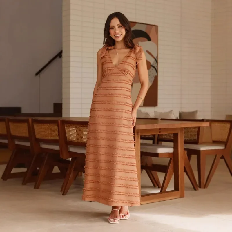 Aラインエンパイアウエスト エレガントヴィンテージ ジェントルフォーマル テクスチャードレス レディース 2025 夏 結婚式 ゲスト Vネック ノースリーブ ロング マキシ