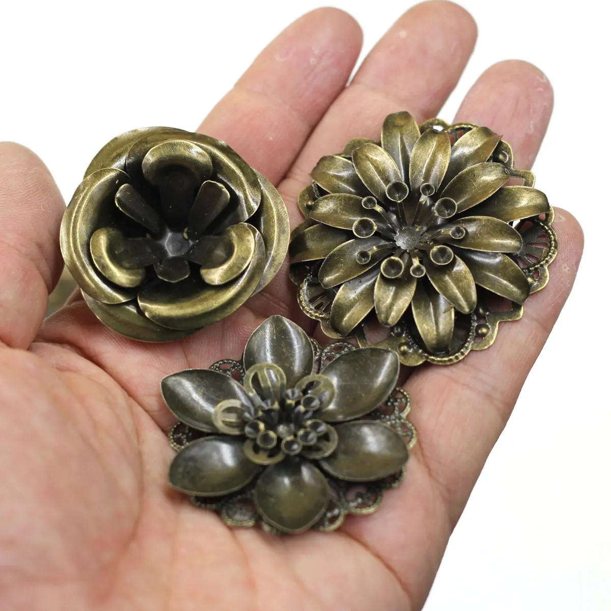 6 ชิ้น Embellishments ผสมดอกไม้รูปแบบ Filigree Wraps โลหะผสมหัตถกรรมเครื่องประดับ DIY ค้นหาอุปกรณ์เสริม