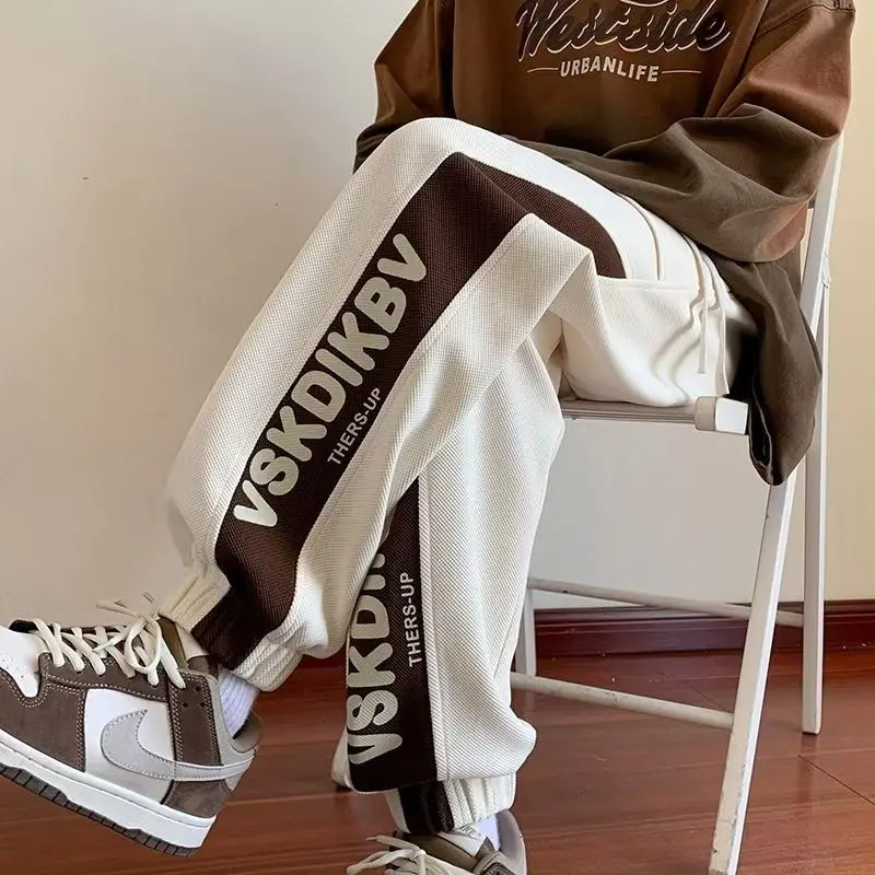 Męskie spodnie dresowe z łączonych kolorów, litery, hip-hopowe spodnie sportowe, ocieplane polarem i bardzo grube, fajne koreańskie spodnie retro Y2k.