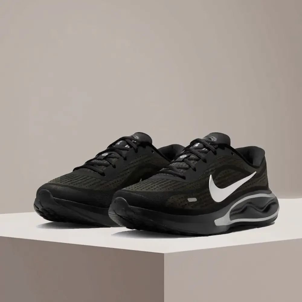 

Кроссовки Nike Journey Run: комфортная амортизация, нескользящая и долговечная подошва. Идеально подходят для ежедневных тренировок. IM3374-001