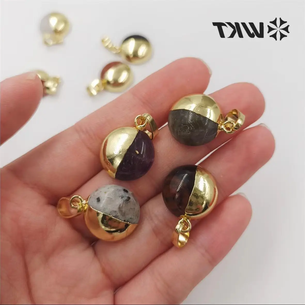 

WT-P1833 WKT 2025 New Arrival Colorful Gold-Plate Pendant Natural Gemstone Round Heart Shape Beautiful Gift Style