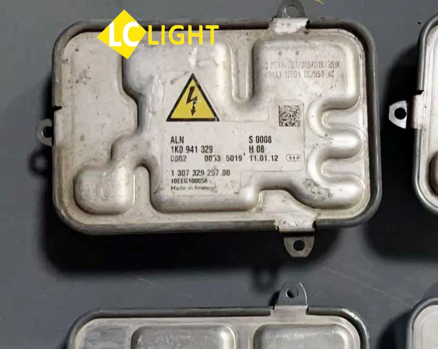 

Оригинальный модуль контроллера фар 1K0941329 1 307 329 257 00 1K0941329 подходит для автомобиля Mer-ce de ces W204 1K0941329