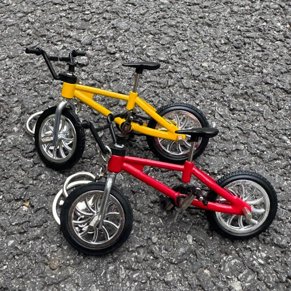 نموذج دراجة إصبع سبيكة إبداعية مع سلاسل المفاتيح نموذج دراجات جبلية صغيرة أنيقة للأطفال الأولاد هدايا الكبار على ظهره ديكور