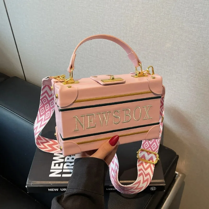 Сумочка нового стиля 2025: высококачественная повседневная сумка через плечо на одно плечо, маленькая квадратная сумка из твердого материала, модная женская сумка