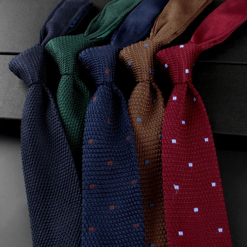 ヴィンテージ風ブリティッシュカジュアルメンズ矢印型ニットタイ、フォーマルビジネス無地ウールタイ、手編み