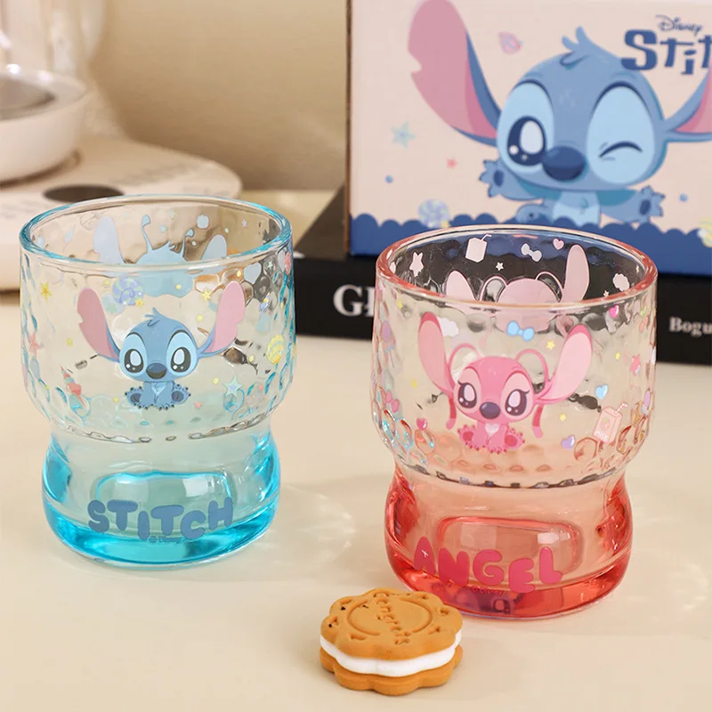 2pcs Disney Animation อุปกรณ์ต่อพ่วง Lilo & Stitch การ์ตูน Stitch ในครัวเรือนถ้วยน้ําผลไม้โปร่งใสแก้วดื่มถ้วยของขวัญ