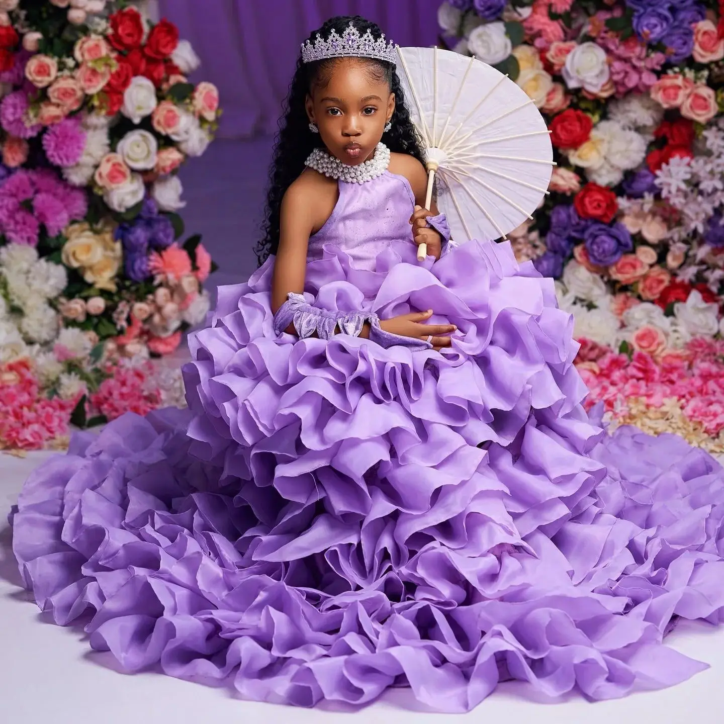 ラベンダー色のふわふわした女の子の誕生日パーティー用ドレス、カスタマイズされたフリル付きライラックのフラワーガールドレス、ベビー・キッズ用フォトシュート用ボールガウン