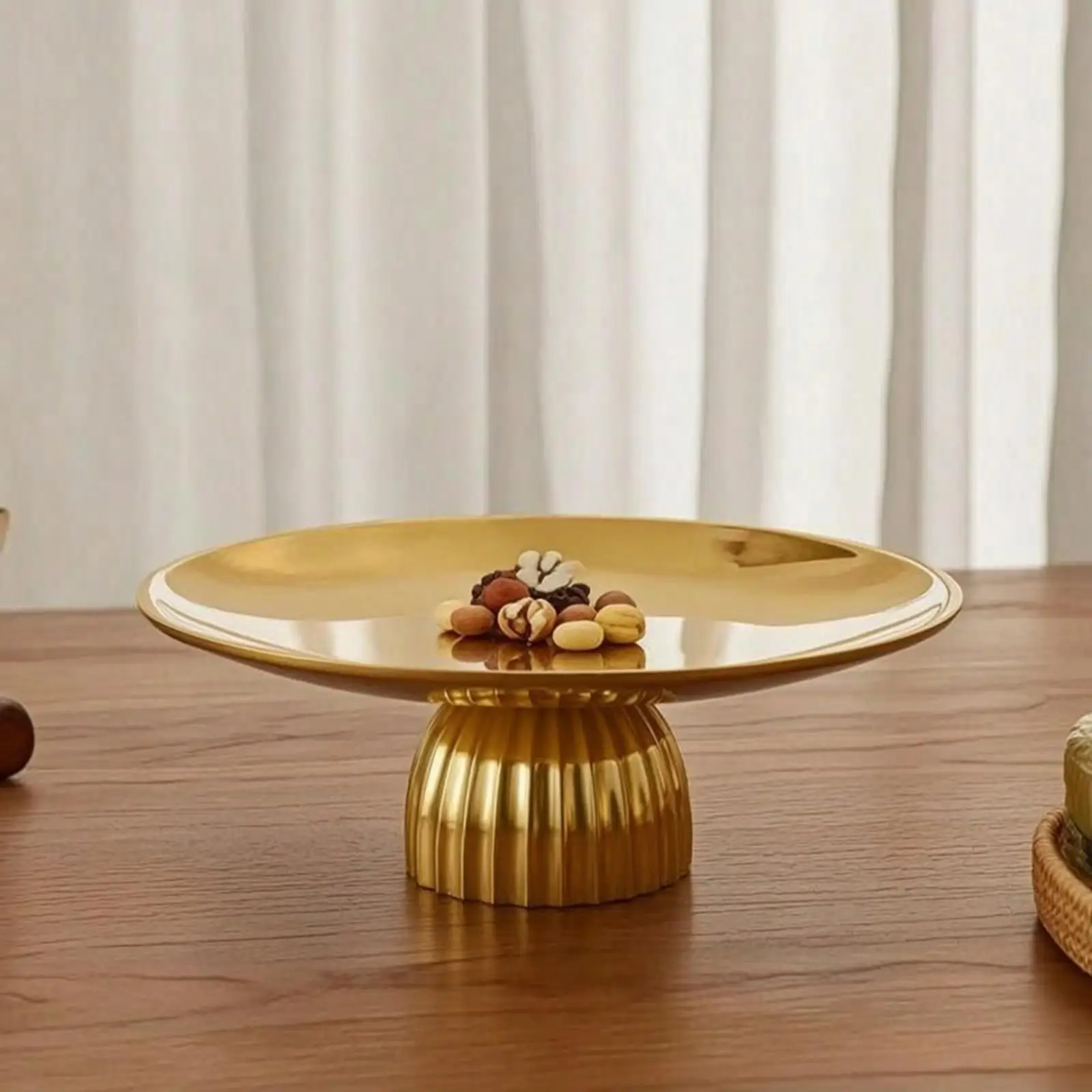 polished-gold-aluminum-decorative-tray-with-ribbed-pedestal-for-cake-dessert-party-display
