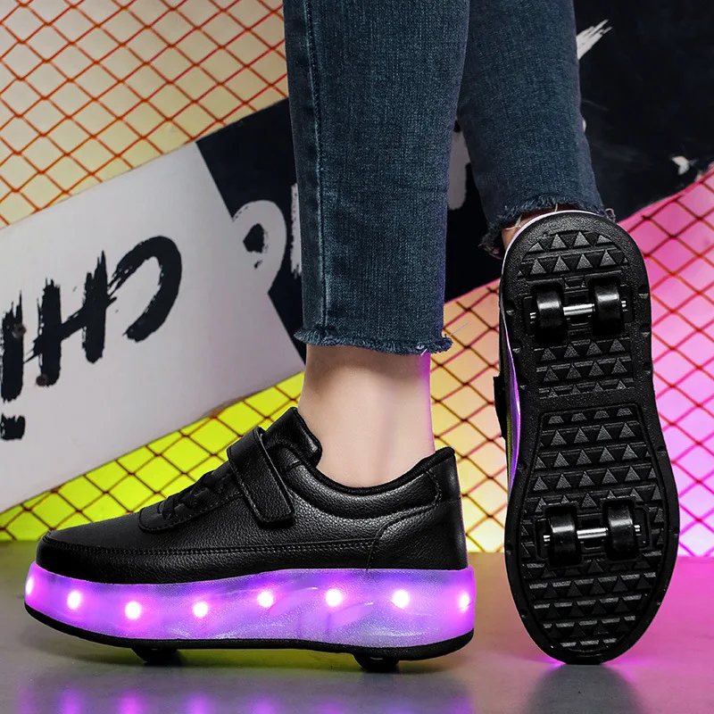 Chaussures à roulettes LED à quatre roues pour enfants, patins en cuir PU pour enfants, baskets de sport décontractées pour garçons, filles et femmes, taille 30-40, mode