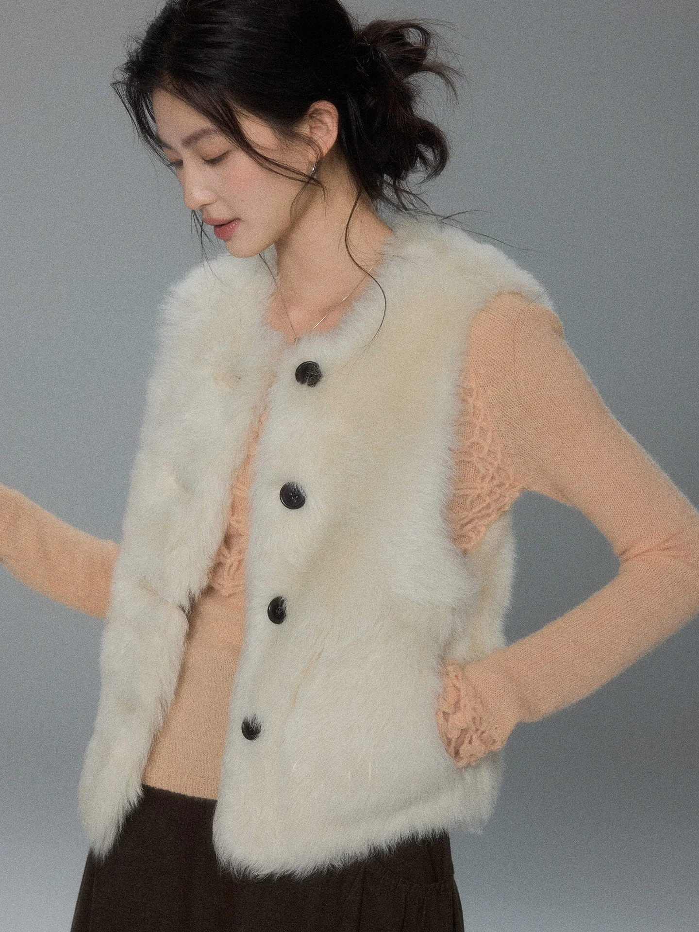 

Double-Sided Wear Leather Fur Inteated White Vest Women Svel Autumn Winter Furry Outerwear Two eep Design Narration...