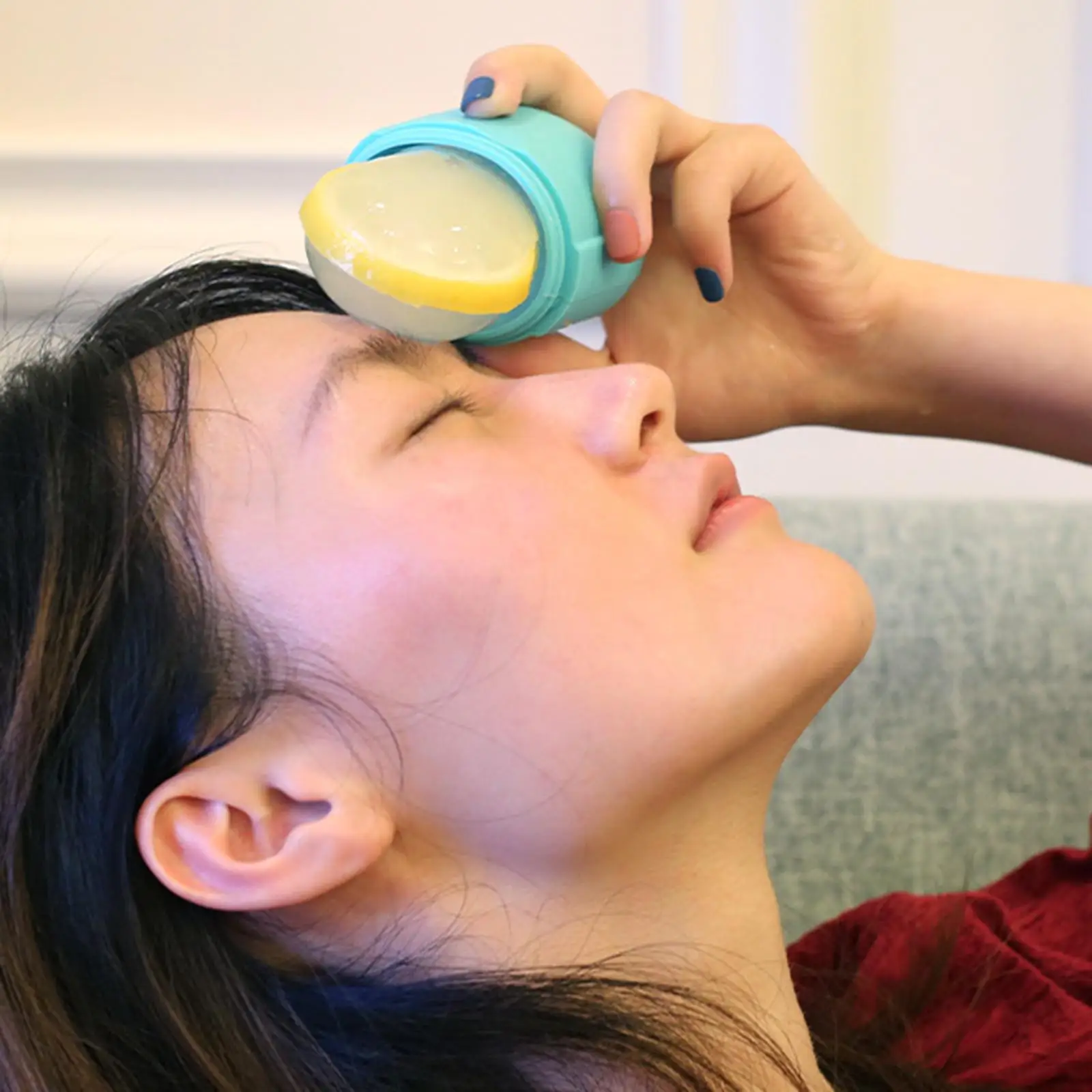 

2 Piecss Ice Massage Cups Cold Massage Roller Freezable for Sprains Strains