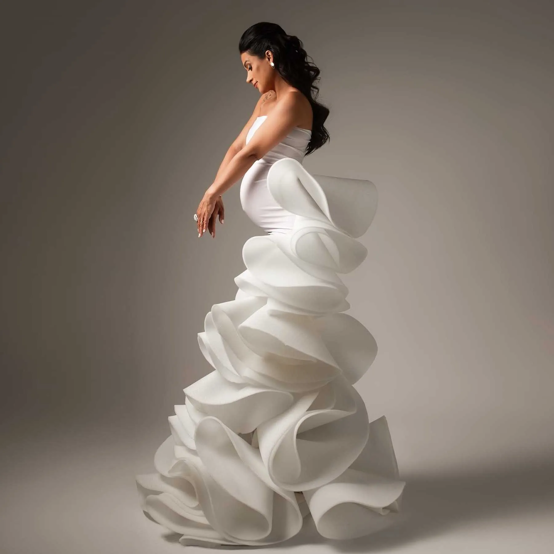 Niesamowite Falbanki Sukienka Ciążowa Syrenka Ses Zdjęciowa Sukienka Babyshower Elastyczny Jedwab Duże Falbanki Kwiatowe Sukienki Ciążowe Ciąża