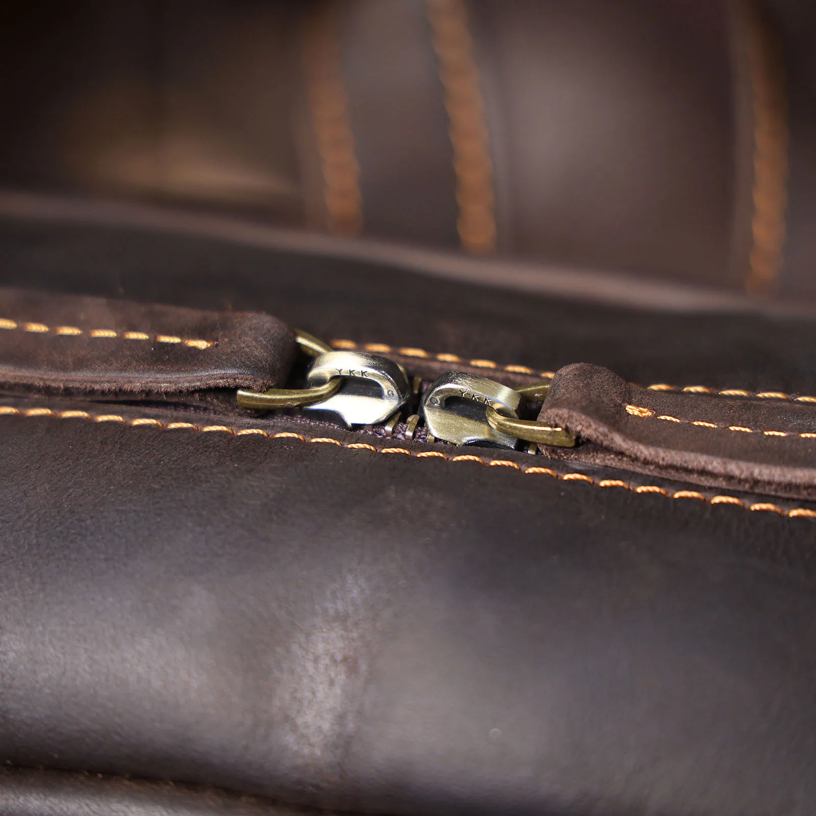 S.WORKER Vintage Echtleder-Rucksack für Herren, Große Laptop-Schultertasche aus Rindsleder, Klassische Vintage Crazy Horse Schultasche für Reisen – Detail 10