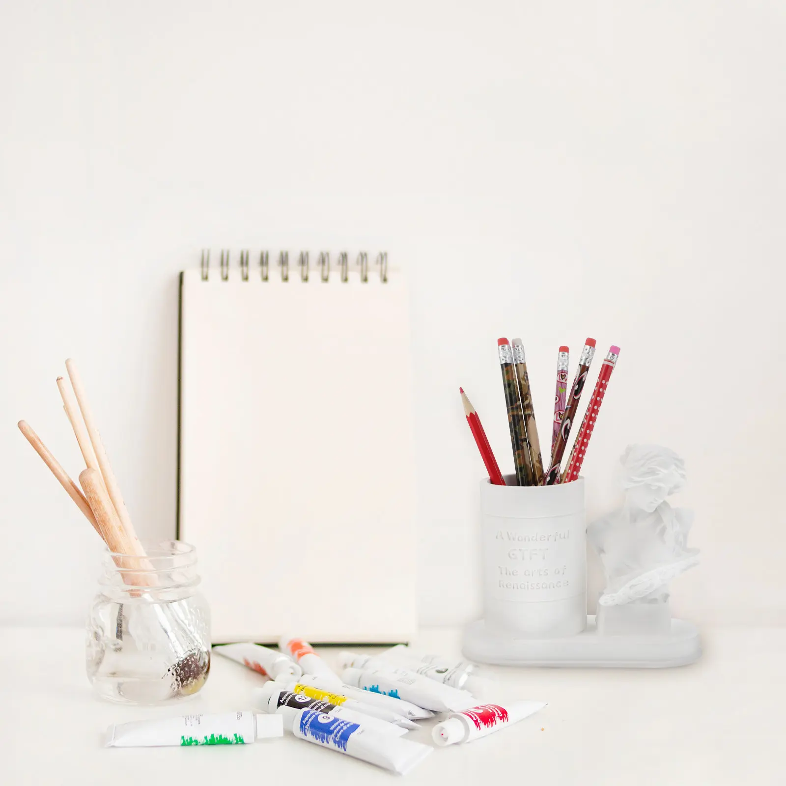 1pcs-resin-portrait-sculpture-pen-holder-imitation-plaster-design-creative-desktop-organizer-for-stationery-makeup-flowers