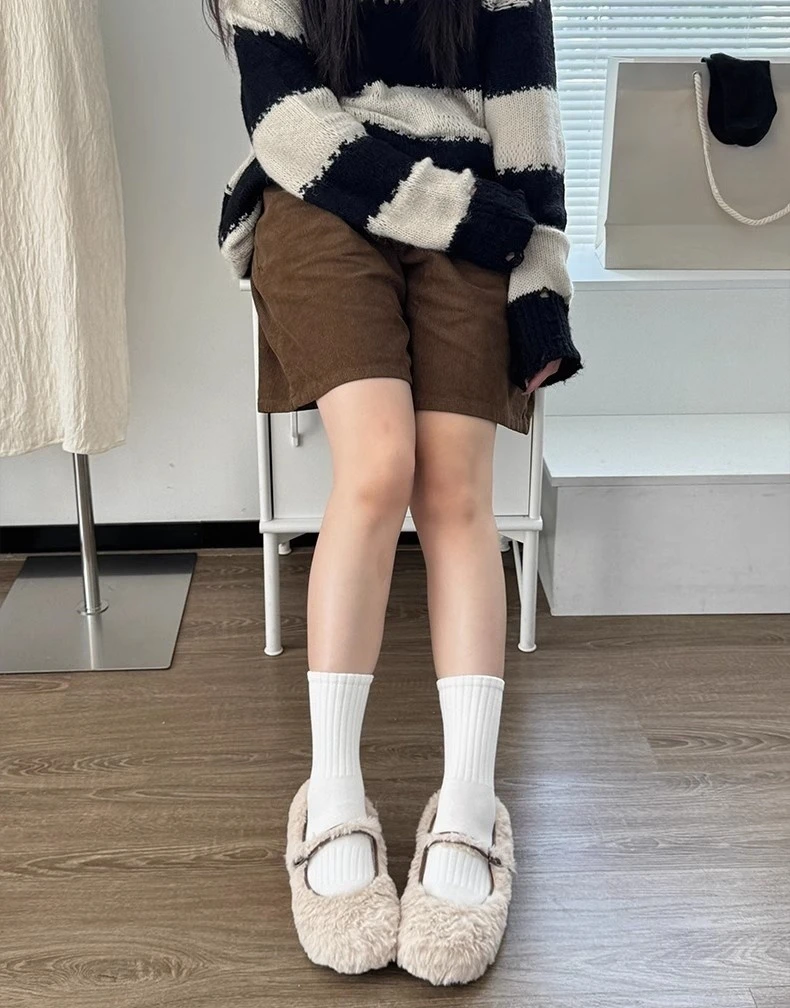 8/4 Paar modische, klassische Damen-Socken, die bis zur Mitte der Wade reichen, schwarze und weiße Sportsocken, geeignet für Damen und Herren, Damen-Socken in großen Größen: Größe 36–43, weich und atmungsaktiv für Frühling, Sommer und Herbst, schlichtes Design, für alle Jahreszeiten geeignet, vielseitig einsetzbar, ideal für den täglichen Gebrauch und zum Laufen. – Detail 2