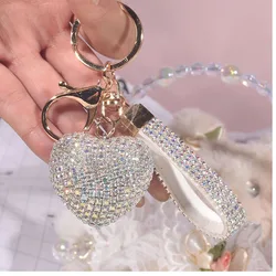 Boneca de desenho animado de diamante brilhante Chaveiro do amor Coração de pêssego Pingente de bolsa feminina com chave de diamante Presente de aniversário