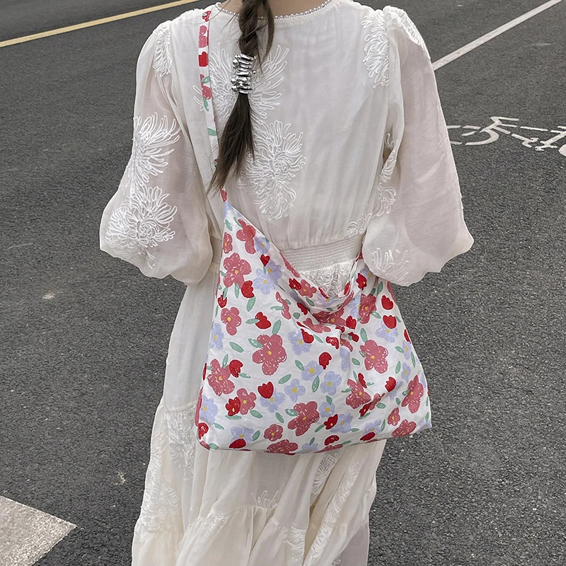 Floral Canvas Tote Bag Women's 2024 New Fashion Student Class Tote Bag Versatile Large Capacity Slant Cross Cloth Bag