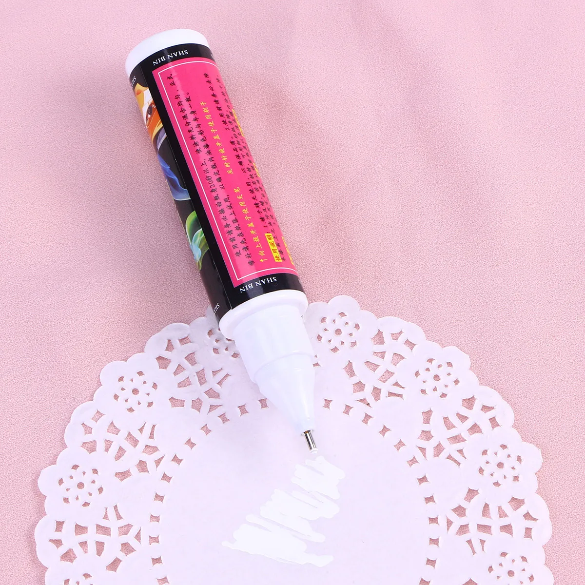 

Automotive Touch-Up Paint Pen White Car Scratch Repair Tool for Concealing Scuffs and Preventing Rust on Vehicle Surfaces