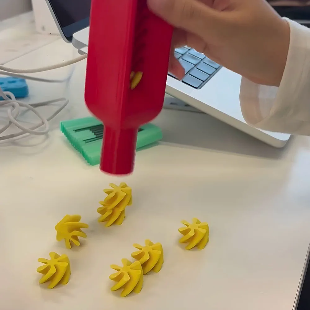 3D‑Printed Spiral Pasta Drop Ornament Simulated Olive Oil Bottle Cute Desktop Stress Relief Decor Toy