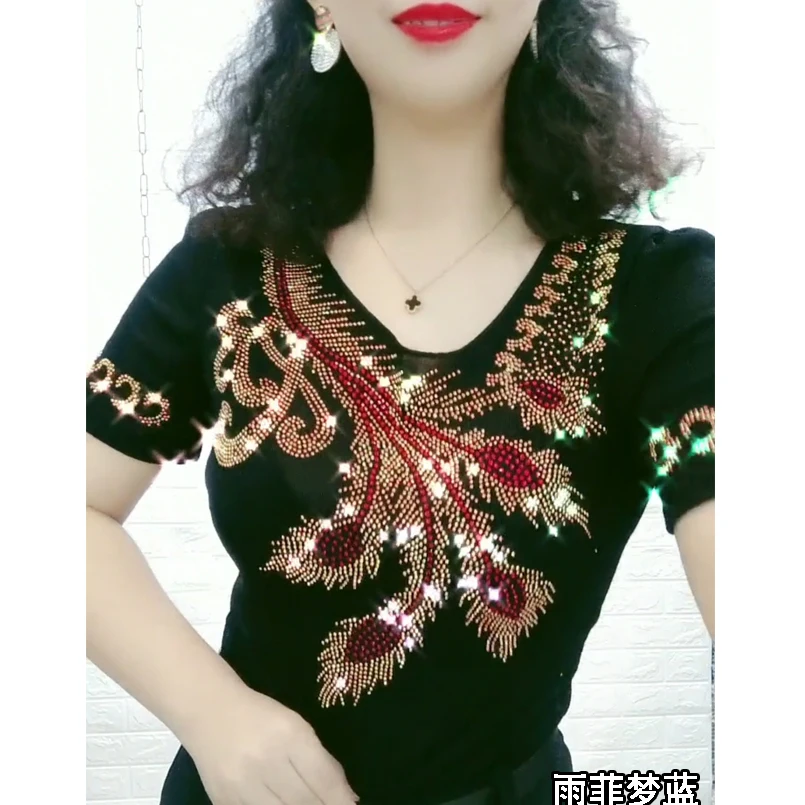 

Slim Fit Women's T-irt V-Ne ort Sve Faionable Diamond Detail Casual Top Breathable Lightweight Daily Wear