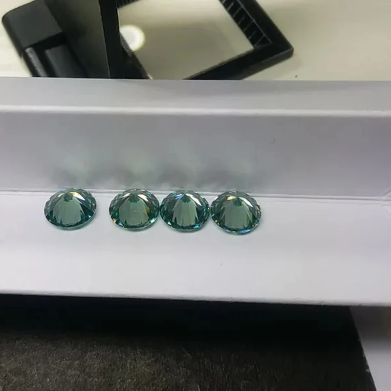 Hübscher grüner Moissanit-Stein VVS1, im Labor gezüchteter Diamant, besteht den Diamanttester, mit GRA-Bericht. – Detail 9