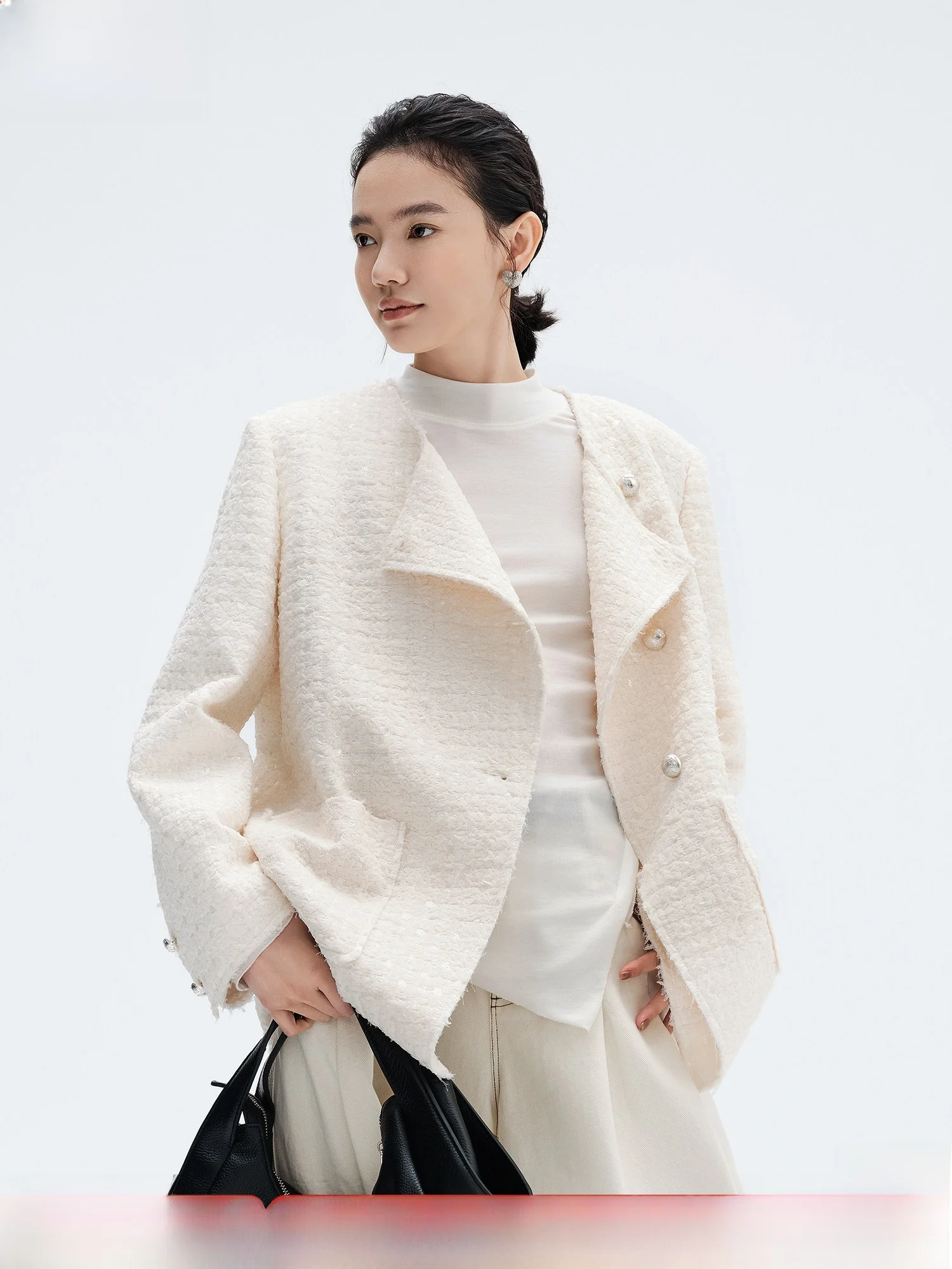 

Ele Casual Women's Jaet Spring 2026 New Sle oulder Pad Design Asymmetrical Button Slimming Body ape Perfume Wind