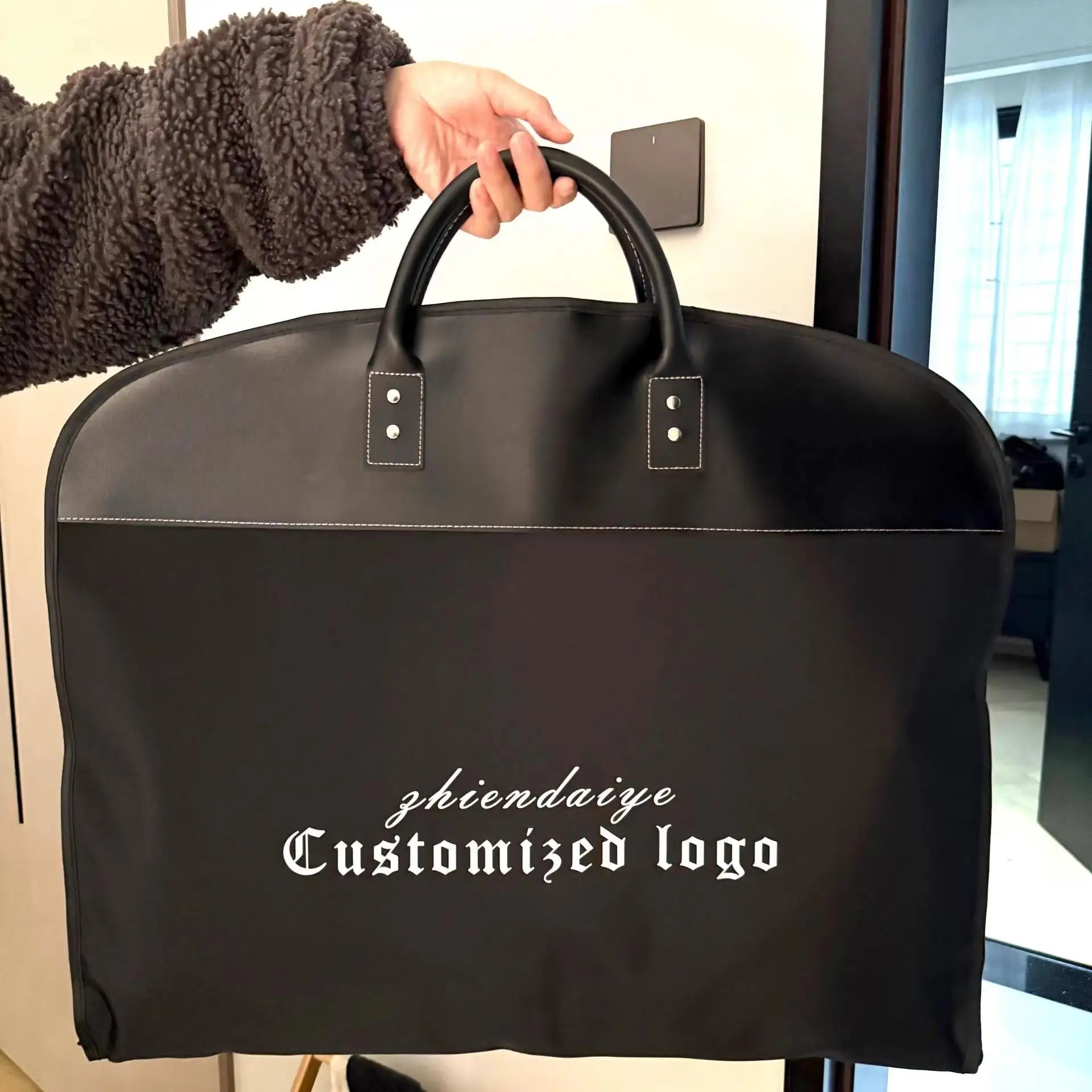 

Thiened Leather Suit Storage Bag Busin Travel Lawyer Robe Handheld Dustproof Cover for High-end Clothes Closet Organizer