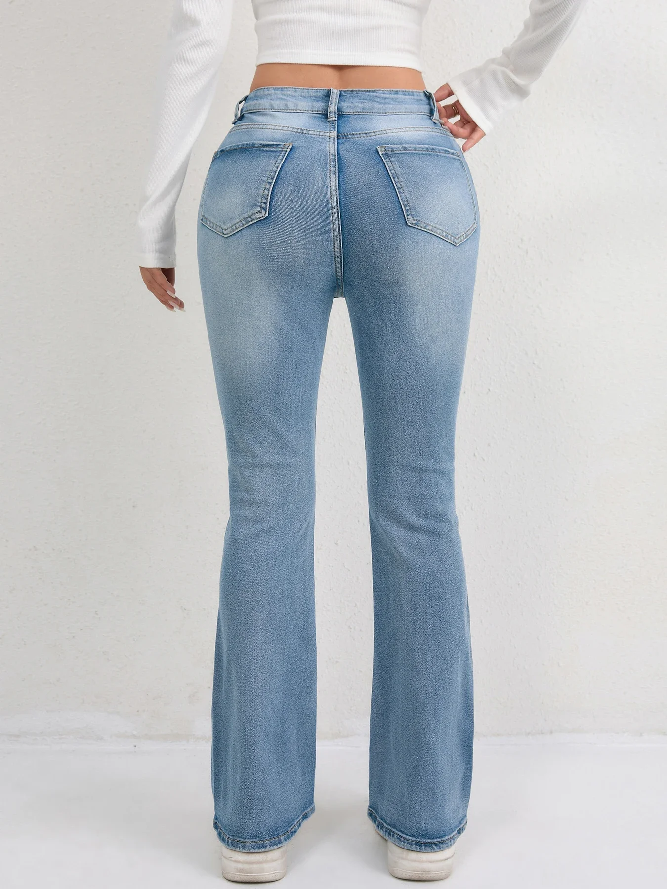 Celana Jeans Wanita Model Micro Flare Gaya Eropa dan Amerika Kasual Serbaguna Pinggang Tinggi Celana Denim Slim Fit 2025