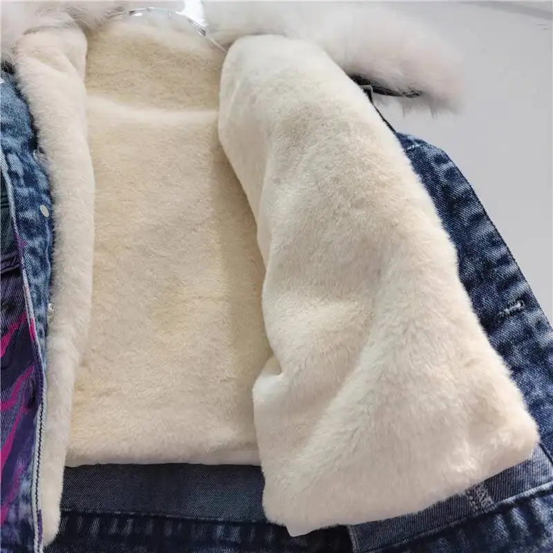 ANJY شتاء جديد إمرأة موضة مبطنة بالصوف الثقيلة الكتابة على الجدران طباعة رسالة قصيرة الدنيم معطف مبطّن المد شيك سترة دافئة A14892