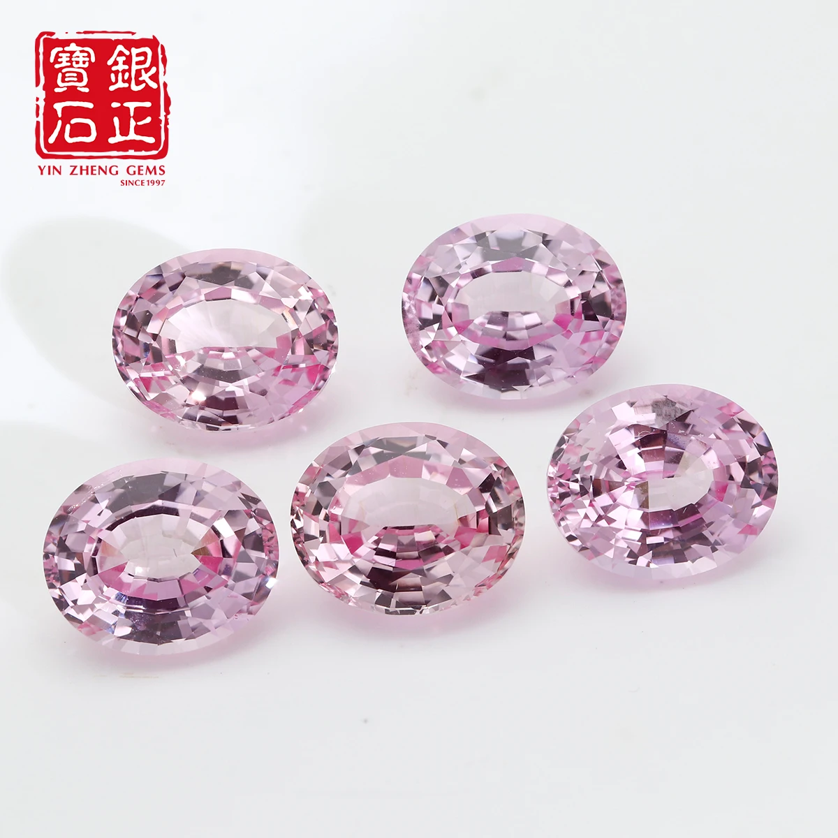 La forma ovalada de Color rosa Morgan fundido con llama YinZheng se puede proporcionar el certificado GRC o AGL, zafiro sintético para cultivar