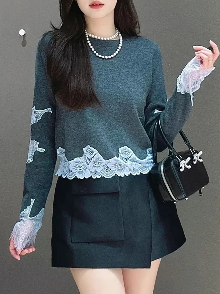 A new French grey lace patchwork short round-neck long-sleeved knitted top for the early autumn of 2025