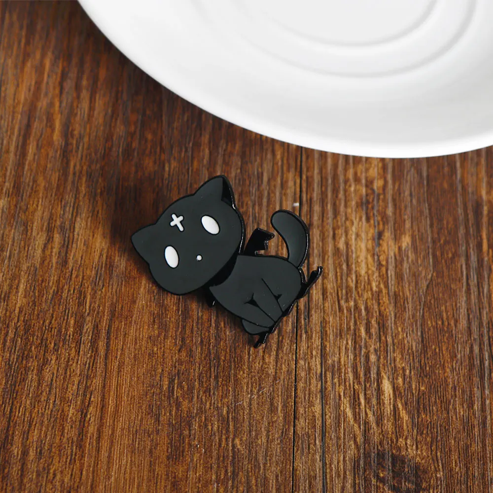 Lindo gato negro Chomsuke insignia broche Anime Kono Subarashi Sekai Ni Shukufuku Wo mago del arco Megumin's mascota Cosplay joyería regalo