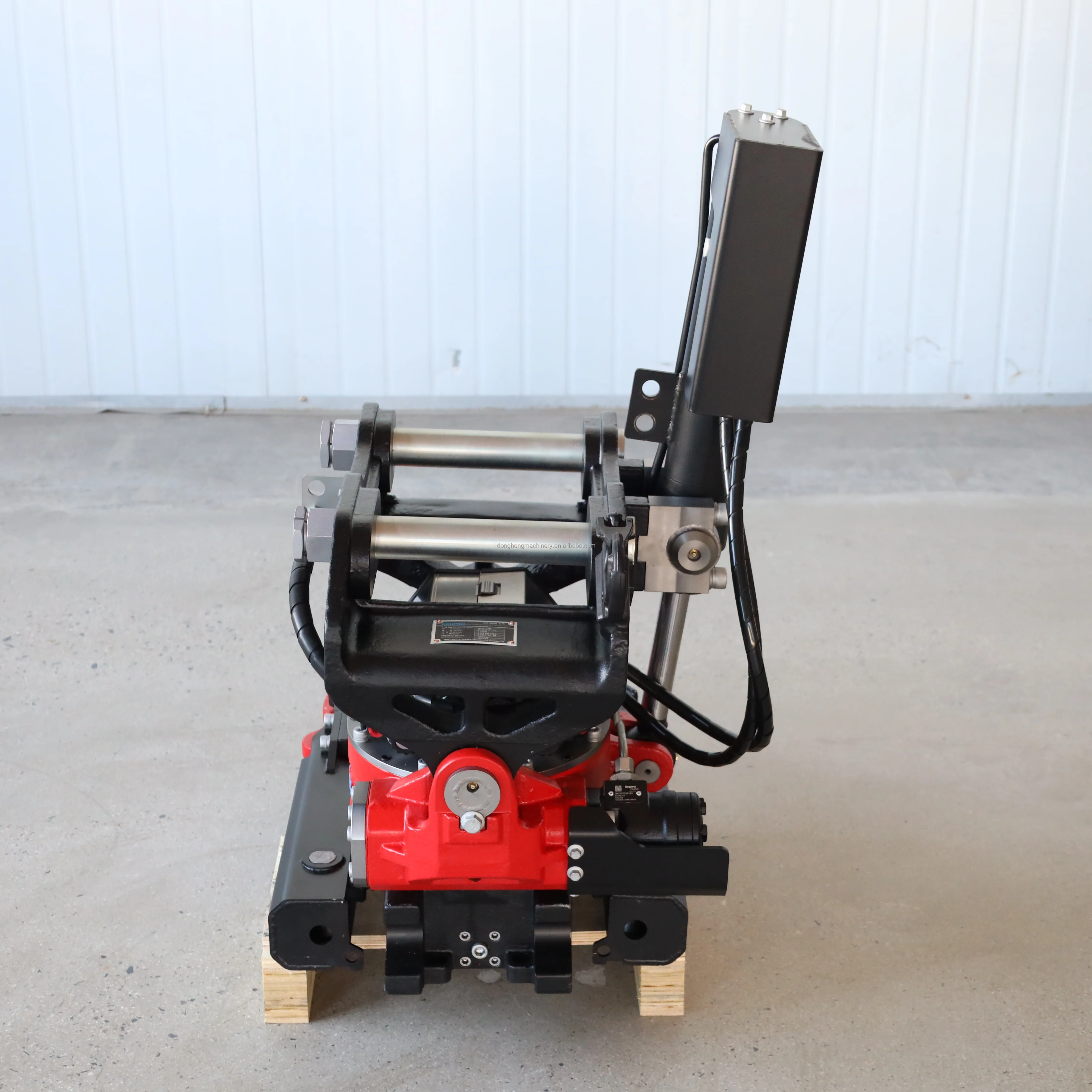 

High-Efficiency Hydraulic Wrist For European Landscaping & Tree Stump Removal
