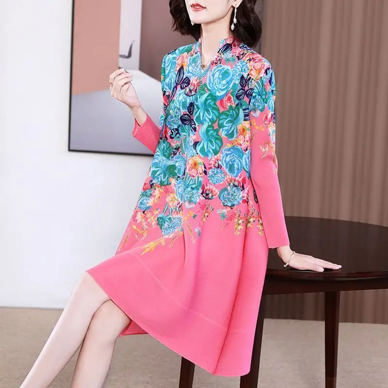 High-end printed middle-aged mother dress 2025 spring dress new pleated large-size women's clothing
