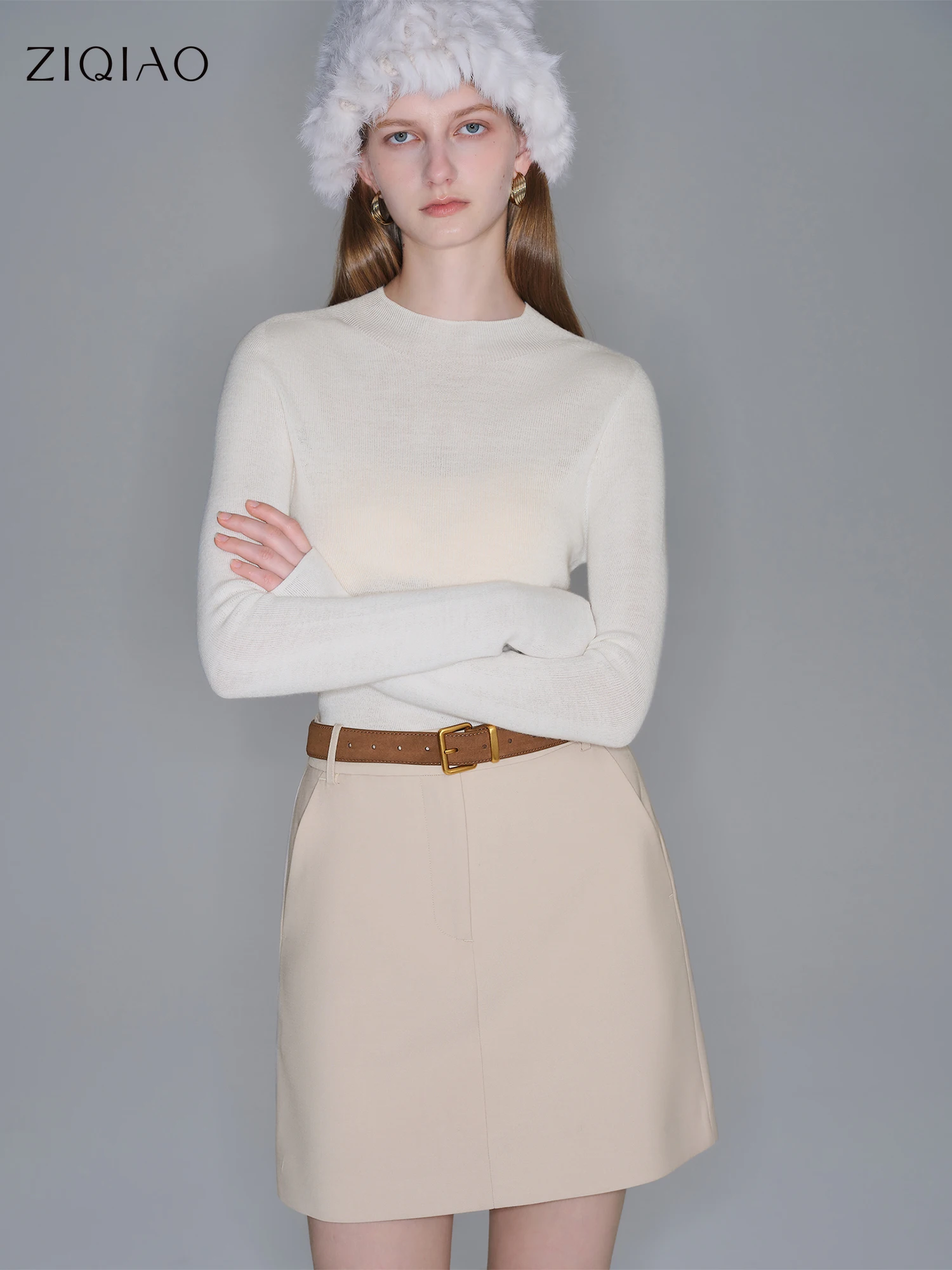 

ZIQIAO Qiao Touch Knit Sweater Heat-Retaining Seamless Semi-High Neckline Petite Women 2025 Winter New Arrival Simplicity Tops