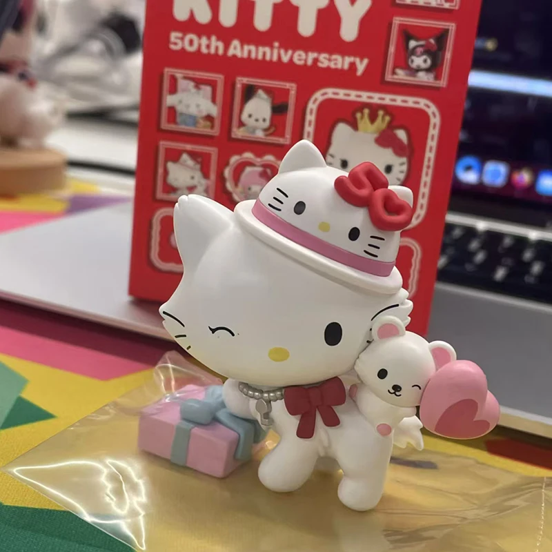 Genuino Sanrio Famiglia Hello Kitty 50th Anniversary Series Blind Box Anime Kuromi Kawaii Mini Modello Giocattolo per Bambini Regalo di Compleanno