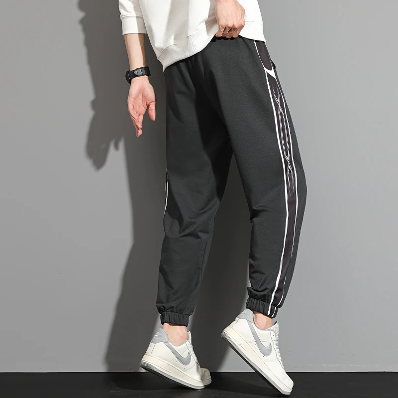 Comfortable and Trendy Men's Joggers with Knitted Cuffs and Multiple Pockets