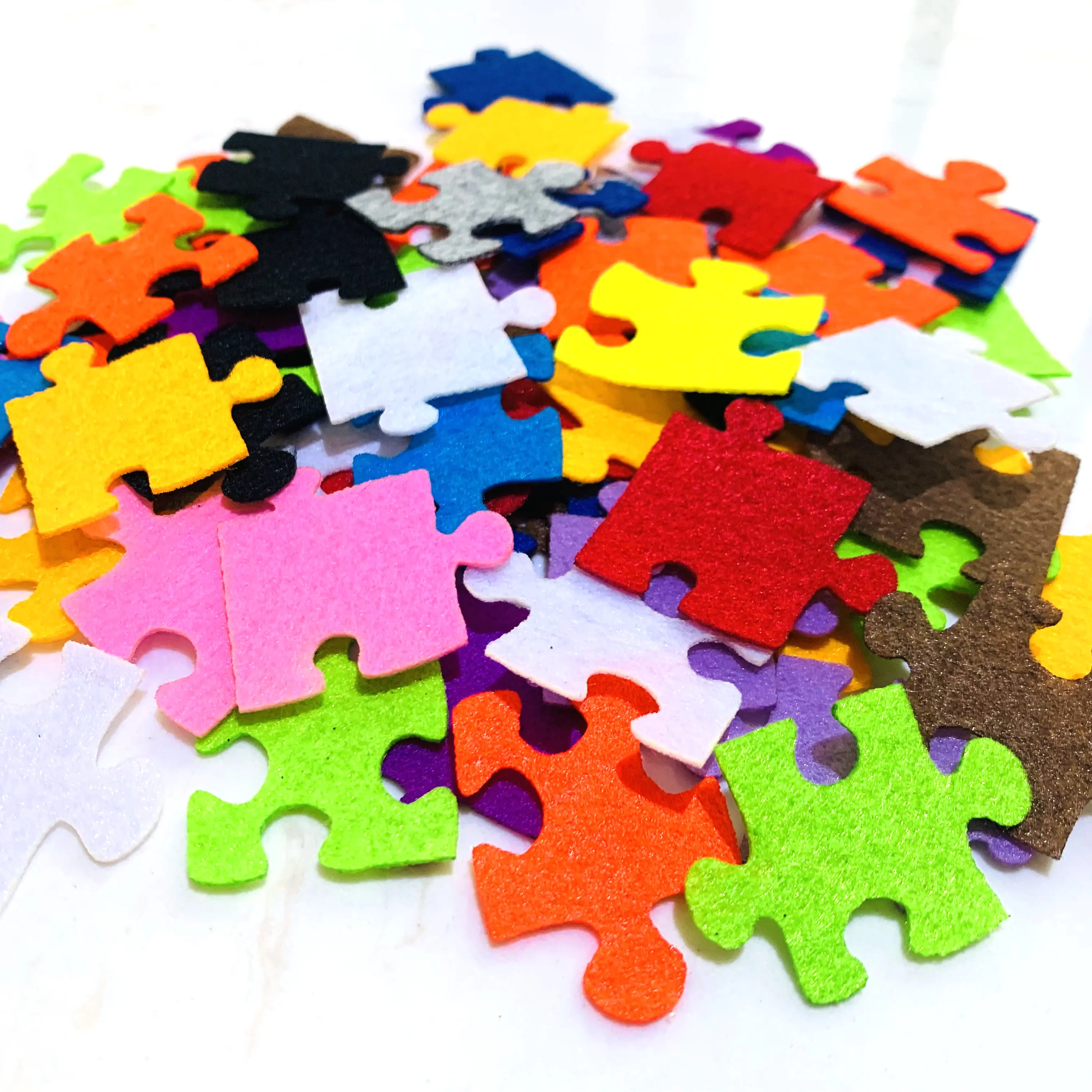 100 PCs Puzzle Piece Felt Fabric Confetti,Puzzle Shape Felt Die-cut,Assorted Colors For DIY Crafts Sewing Handcraft Decoration