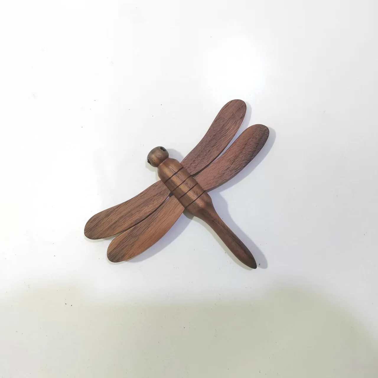 

Natural wooden cartoon insect wood chip pendant dragonfly small animal ornament creative decoration refrigerator magnet gift
