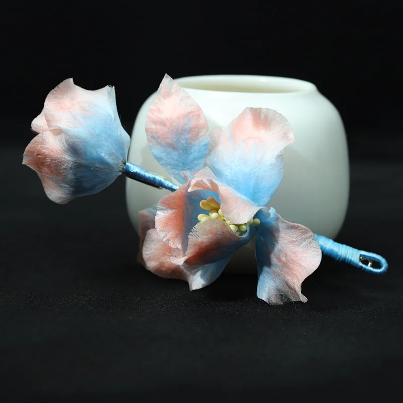 

Handmade Real Silk Velvet Flower Brooch New Chinese Pink Blue Gradient Iris Tectorum Accessories Niche Female