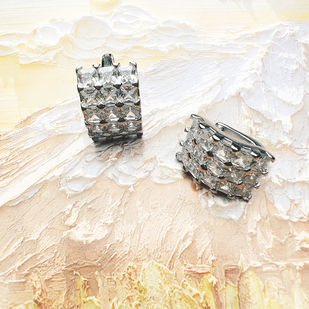 Klappbare Creolen mit Weißem Zirkon-Besatz, Europäischer Feiner Schmuck für Damen, Glamouröses Trendiges Geschenk aus Massivem 925 Sterling Silber – Detail 5