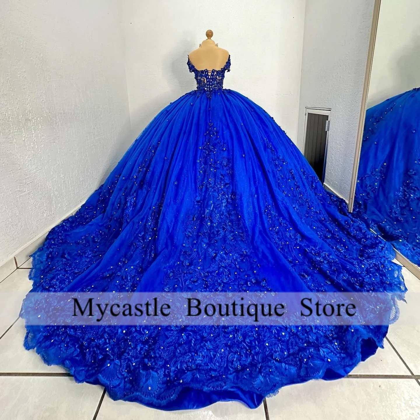 Robes De Quinceanera bleu Royal 2025 personnalisées brillantes 3D Appliques perles douce 16 robe robe De fête d'anniversaire robes De 15