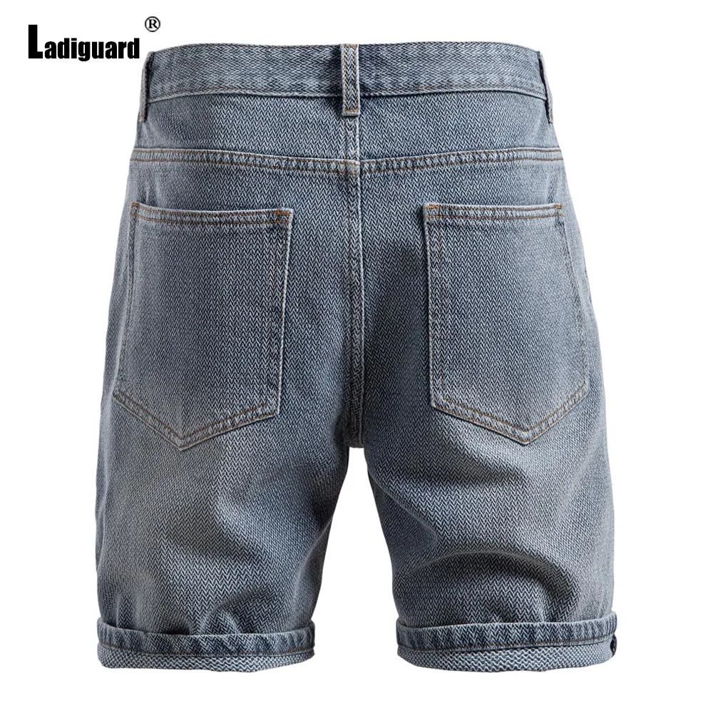 النمط الأوروبي 2025 الرجال الوقوف جيوب خمر الأساسية الدنيم السراويل منتصف الخصر موضة جينس قصير الرجال الدنيم الركبة طول السراويل جديد