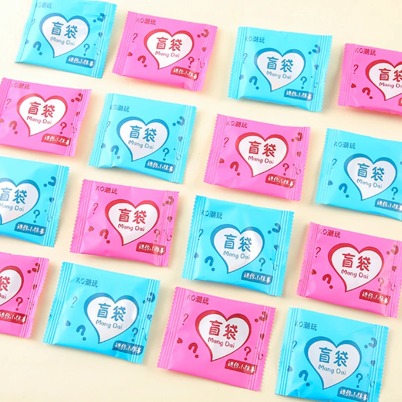 1/3/5/10 Buah Figur Model Kartun Mini Hadiah Kelas Acak untuk Perlengkapan Siswa Hadiah Pesta Hadiah Mainan Model Lucu Tas Buta