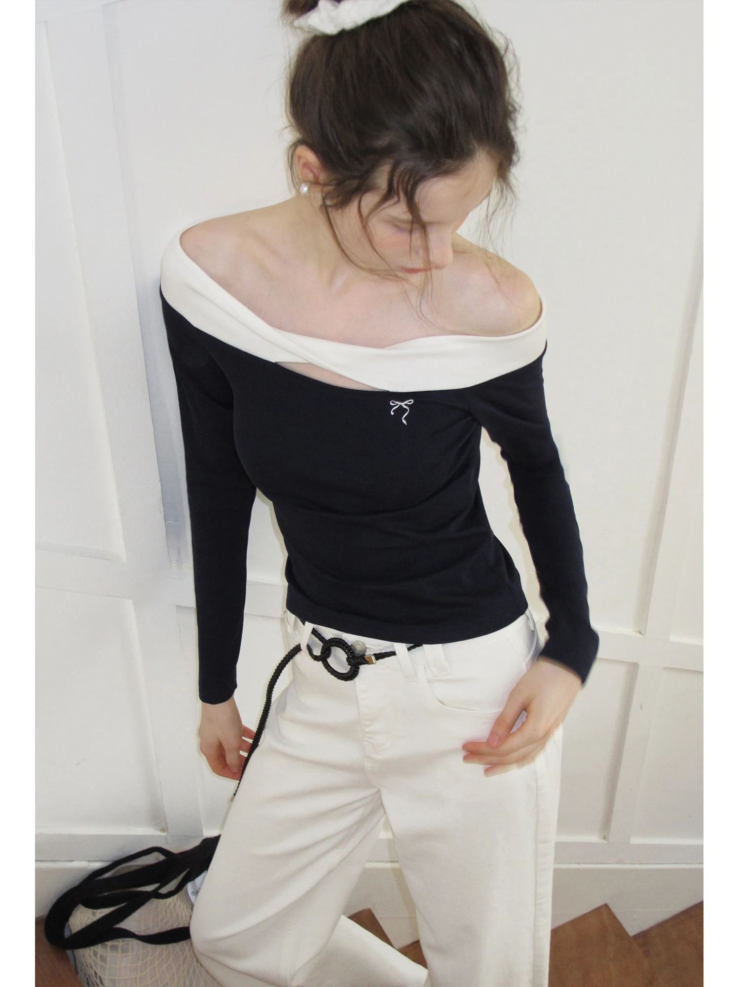 

Женская футболка Eggka с длинным рукавом на одно плечо, с цветовыми блоками, облегающая, с дизайнерским акцентом, индивидуальный стиль, приятная к телу, дышащая